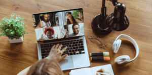 Experts guide on how to manage your remote employees - Featured image